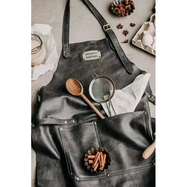 Grillschürze Kochschürze aus echten Leder "The Savage" in mehreren Farben handgefertigt - myshop-ffm