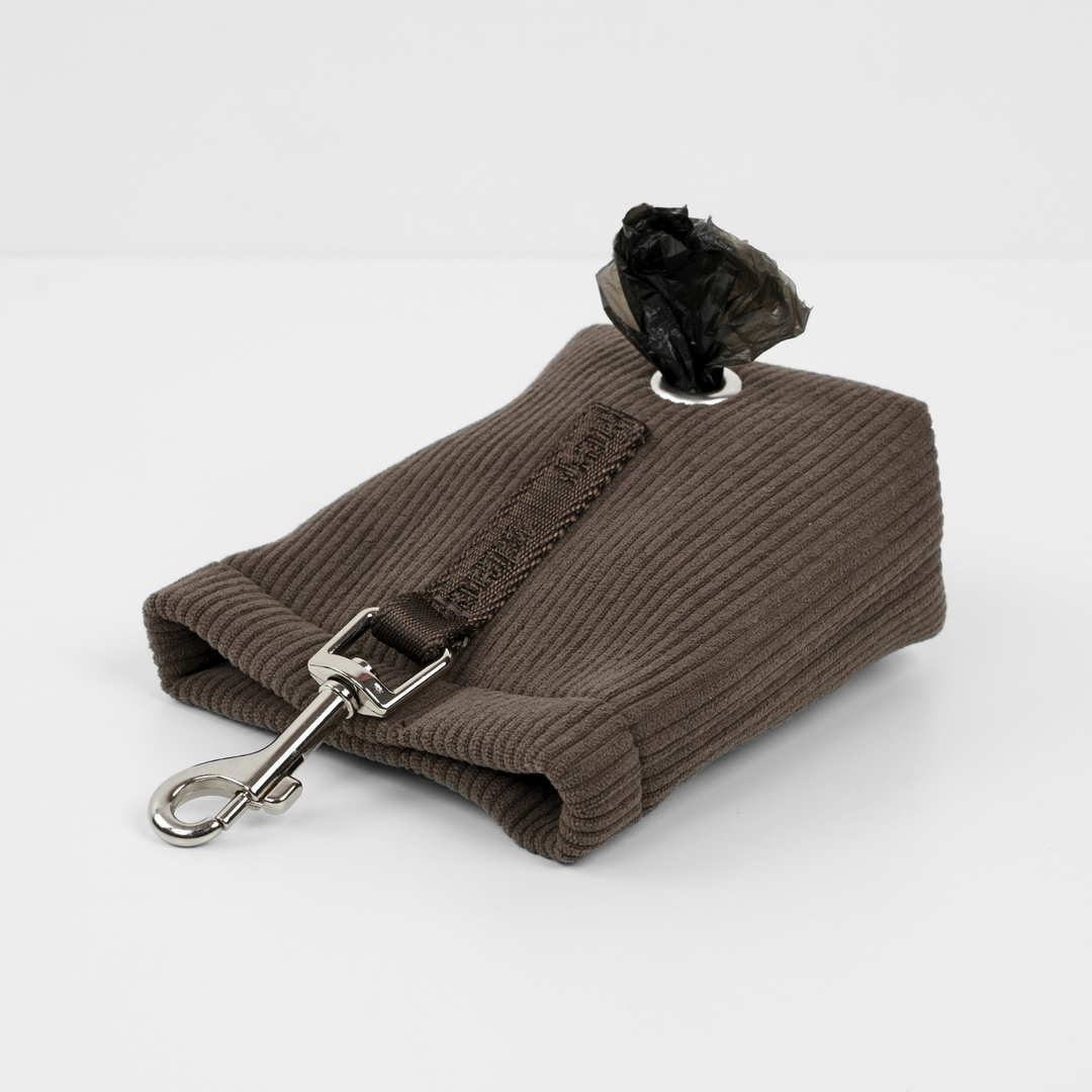 Staey - Elma Leckerli-Tasche mit Kotbeutelhalter | Dunkle Eiche