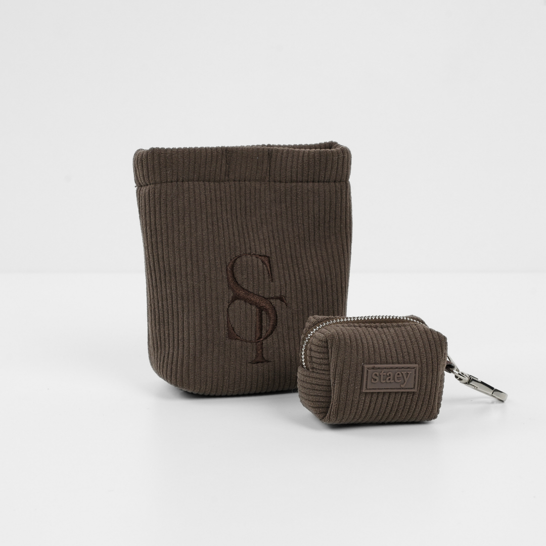 Staey - Elma Leckerli-Tasche mit Kotbeutelhalter | Dunkle Eiche
