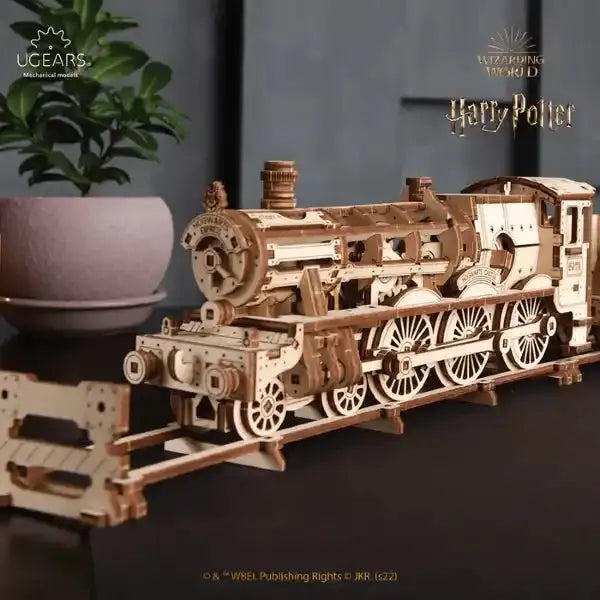 UGEARS Hogwarts Express™ | Harry Potter mit magischen Funktionen